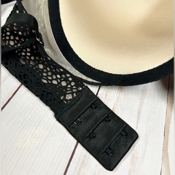 Victoria’s Secret Multi-Way Lace Push Up Bra
Black Nude Size 34C - Picture 5 of 6